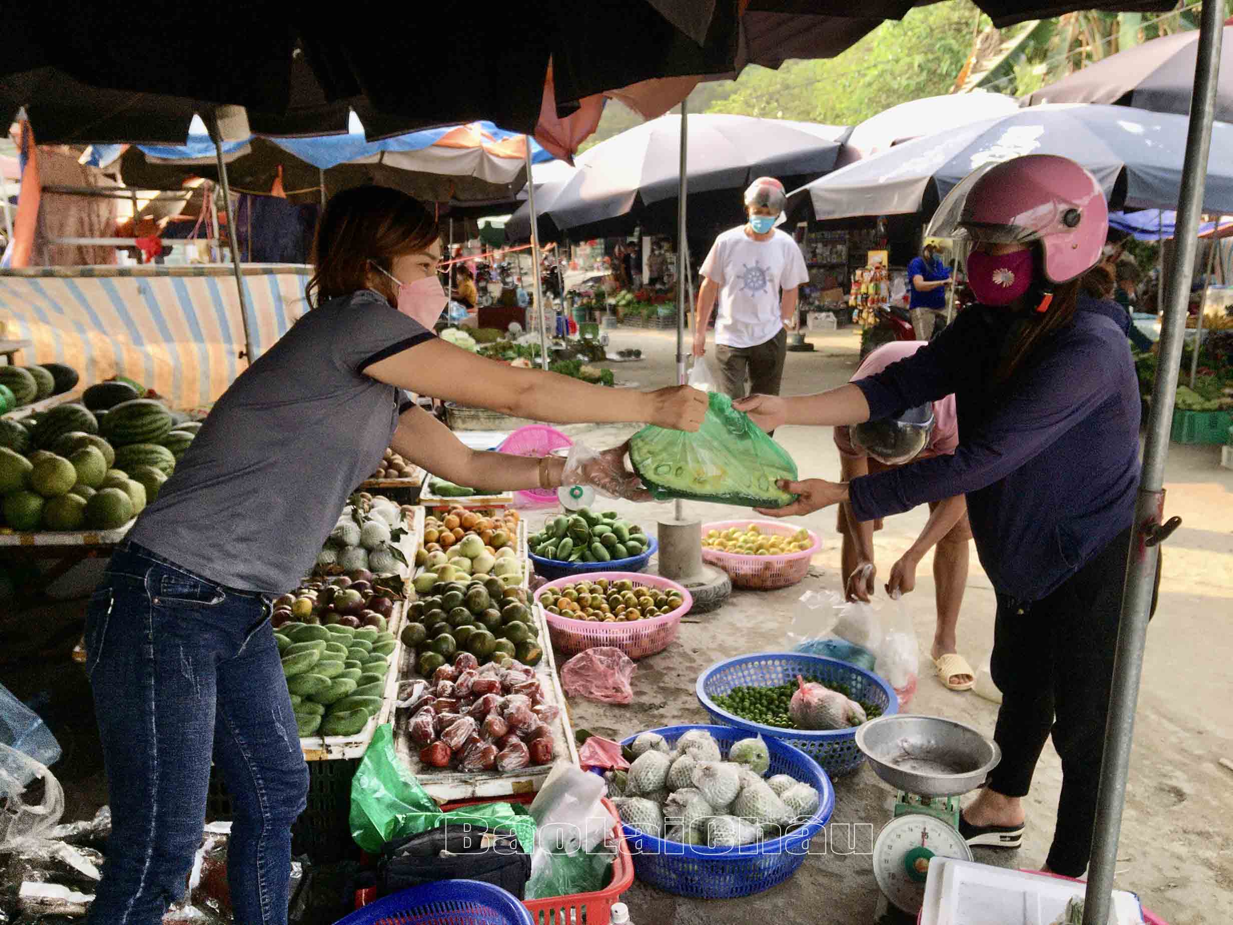 trao đổi hàng hóa